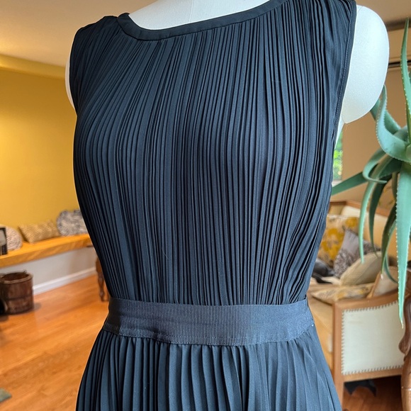 DKNY Black Pleated Midi Sheath Dress Medium Cocktail Fit Flare Evening Formal - Picture 4 of 8